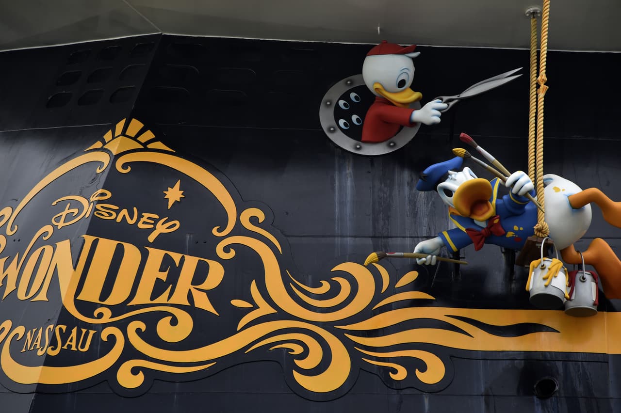 Disney agregó que los pasajeros que no pueden ser vacunados por su edad, deberán presentar una prueba negativa de covid-19.