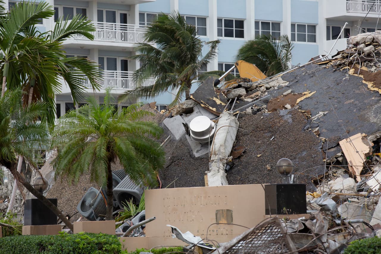 Asimismo, Levine ha dejado claro que los trabajos de rescate 
<b>están siendo todo lo meticulosamente posible a la hora de atravesar los difíciles y pesados escombros</b>, incluso ahora que el enfoque de las autoridades está transitando de una búsqueda de sobrevivientes a una de cadáveres. 
<br>