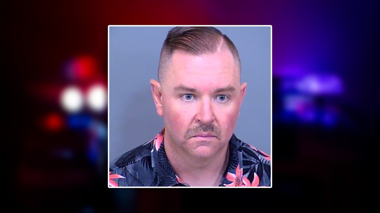 Arrestan a director de preparatoria en Buckeye por sostener conversaciones sexuales con un niño