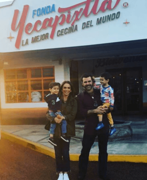 Además, Eduardo comentó a la misma publicación que su casa es un matriarcado y afirma que el pilar de la familia es la misma Bibi.