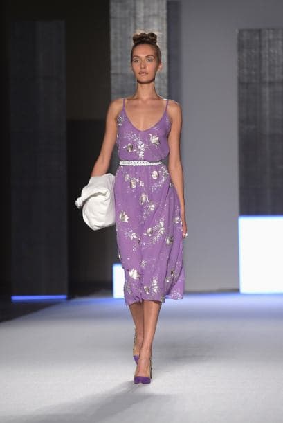 Y si eliges uno de detalles sencillos en colores poco llamativos también puedes llevarlo a la oficina. Puedes agregar un 'blazer' al 'outfit' para hacerlo formal.