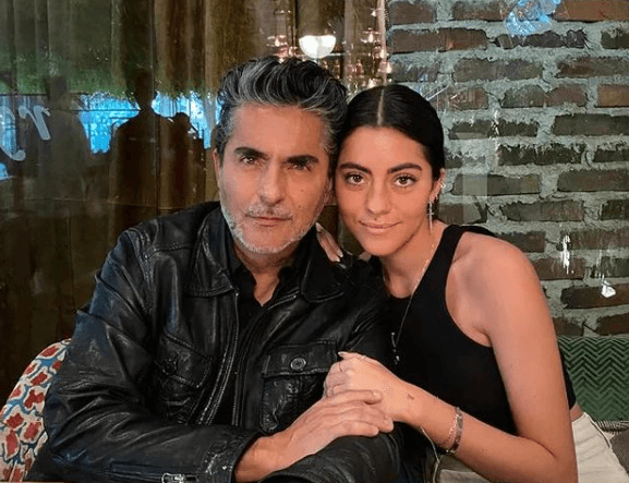 Como todo padre orgulloso, Raúl siempre publica fotos de sus hijas en las redes, siempre con mensajes cariñosos. "I love you chula!", le dijo a Roberta poco antes de partir de vacaciones hacia Perú.