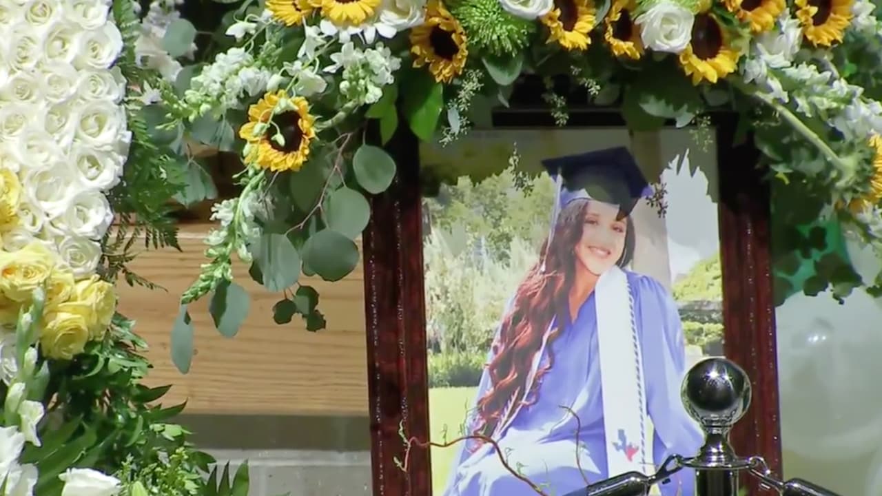 El evento abierto al público, se llevó a cabo en el auditorio de la preparatoria César Chávez de donde se graduó 
<b><a href="https://www.univision.com/local/houston-kxln/recordando-a-vanessa-guillen-comienzan-los-servicios-funebres-en-honor-de-la-soldado-hispana-de-houston-fotos">Vanessa Guillén. </a></b>