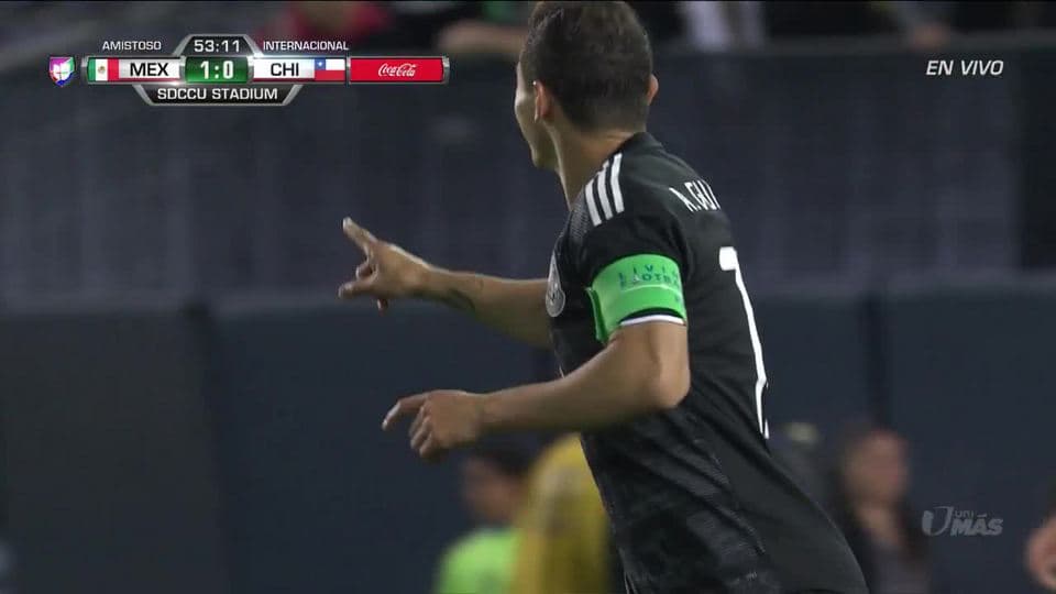 Tiro desviado de Andrés Guardado