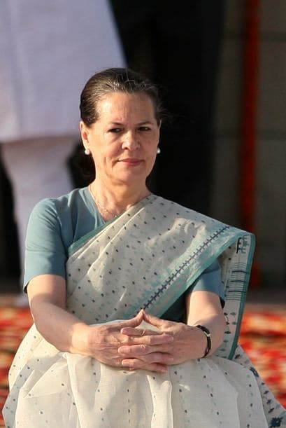 11. SONIA GANDHI- La presidenta del Congreso Nacional Indio, es la política más poderosa de ese país; sin embargo, se ha negado en dos ocasiones servir como Primer Ministro.