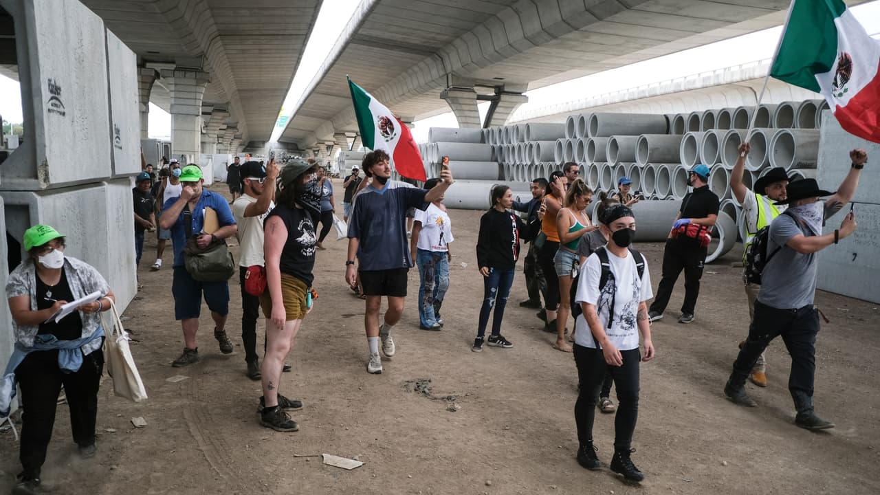 Los manifestantes en Austin, muy cerca de la escena del crimen.