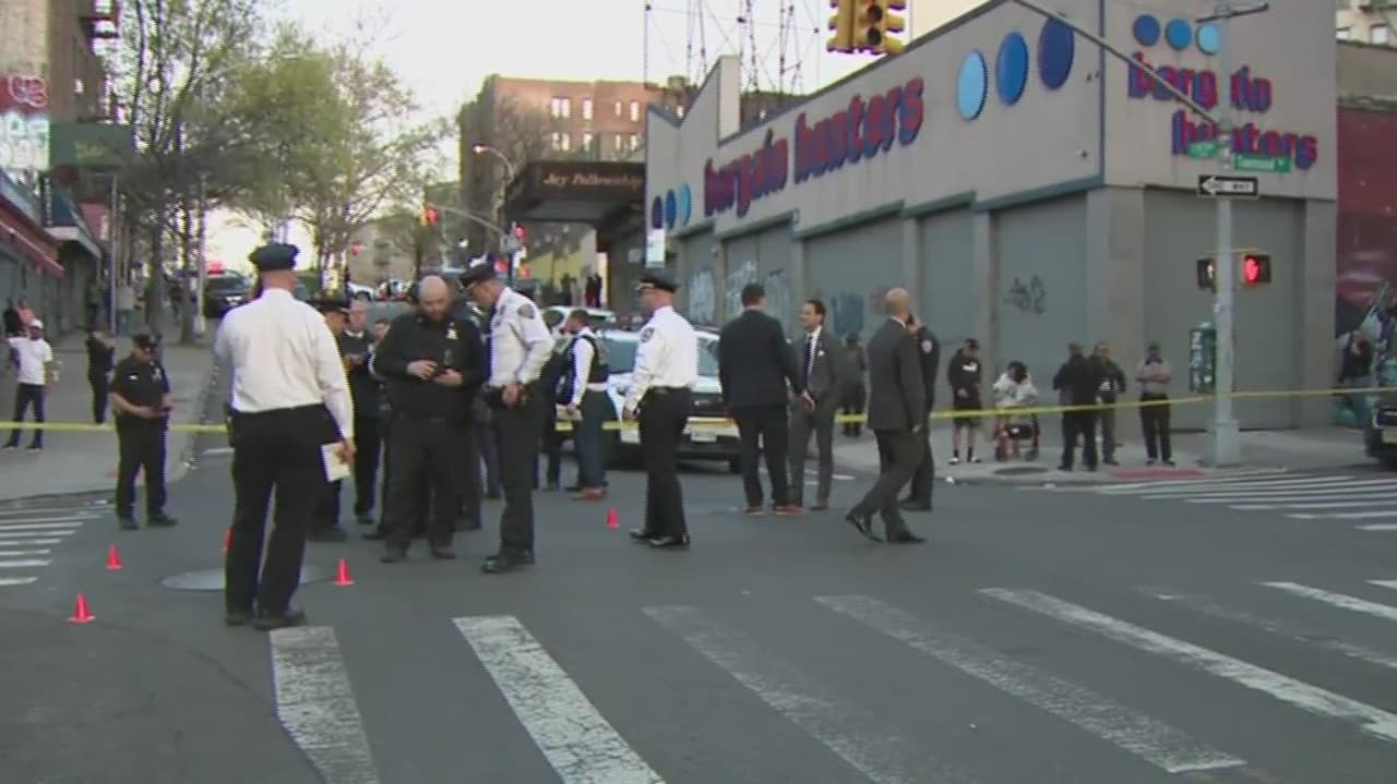 Sospechosos enmascarados y a bordo de scooters matan a uno y hieren a tres en el Bronx