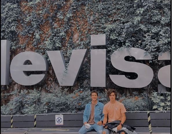 Los jóvenes galanes podrían sorprender nuevamente con un proyecto, pues este mes de septiembre visitaron Televisa. De hecho, el encuentro con Isabella Tena se dio en las instalaciones de la empresa a la que llamaron su "casa de la infancia".