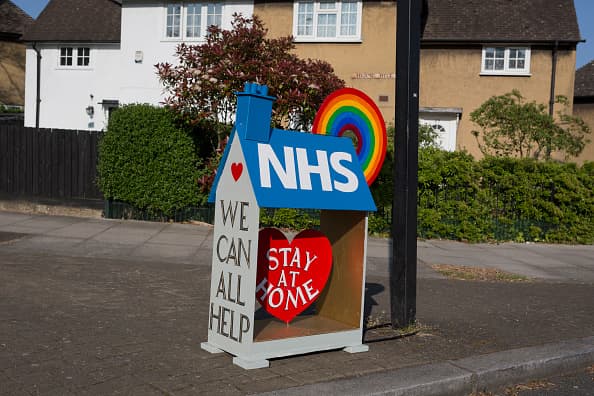 <i> "¡No, se necesita más tiempo! Guardarse más tiempo en casa. Se darán cuenta que se contagiarán más personas porque hay gente sin cubrebocas! Aquí no importa la vida". -Iliana González</i>