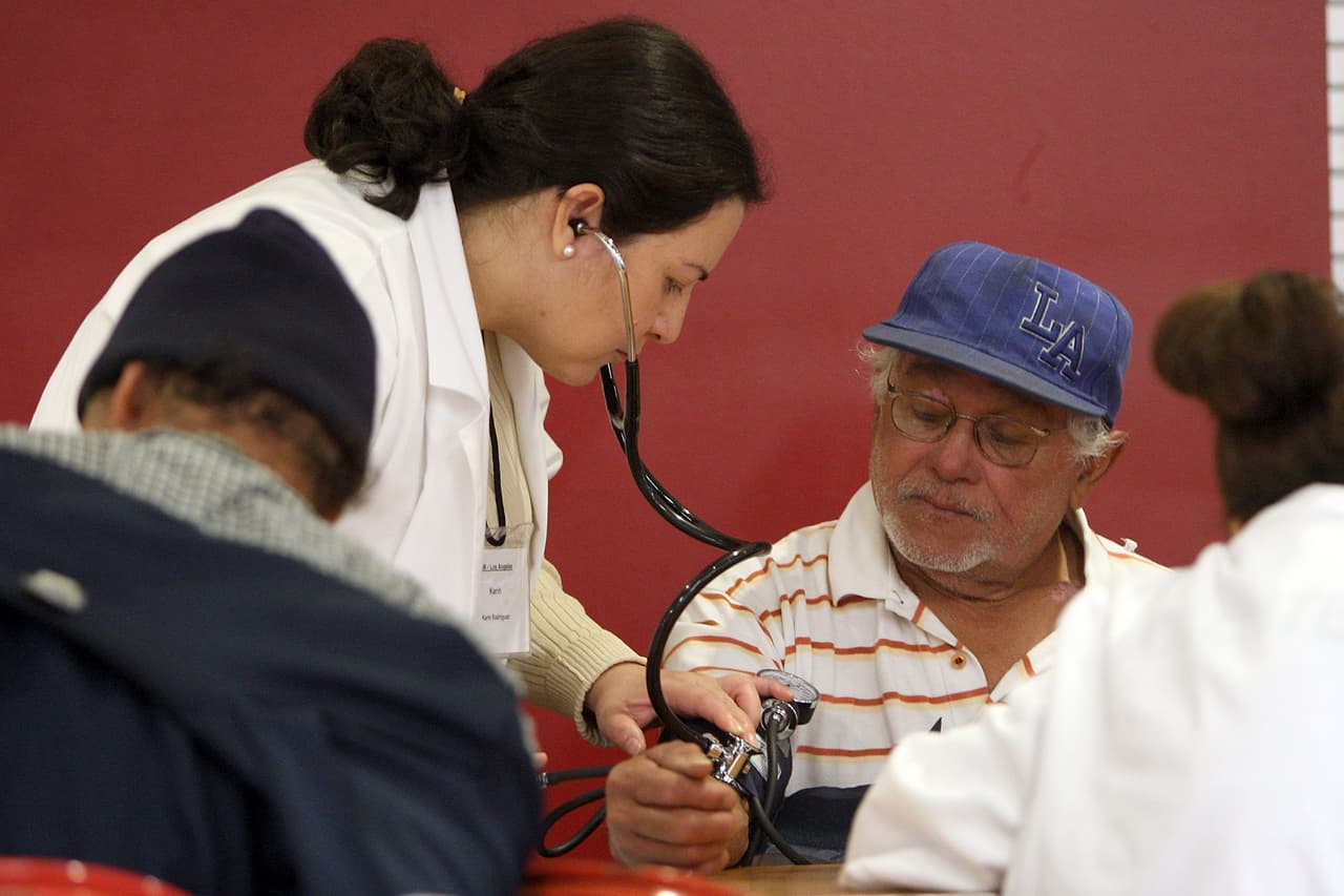La amenaza de la derogación de Obamacare deja a los centros comunitarios de salud en el limbo