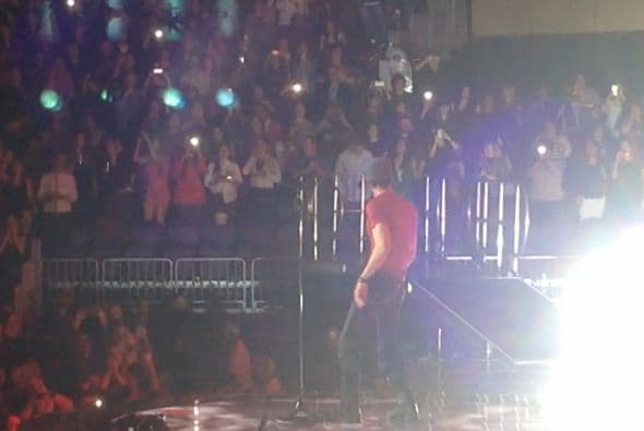 Con el US Airways completamente repleto, Pitbull y Enrique Iglesias hicieron retumbar el centro de Phoenix con un tremendo fiestón que duró más de 3 horas.En el concierto, estaban presentes celebridades como Jessica Cediel del Gordo y La Flaca y William Valdes de Despierta America, entre otros. Durante el show, los fans enloquecieron y corearon los éxitos de ambos artistas. Enrique Iglesias, hasta saltó del escenario para interactuar con su público y tomarse selfies con ellos.