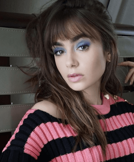 Actualmente, la actriz de 32 años se hizo fleco con el que luce espectacular, como se lo hicieron saber sus seguidores.