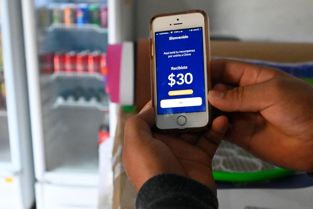 Cómo funcionan los cajeros ‘Chivos’ para el envío de remesas en bitcoin a El Salvador: lo que debe saber