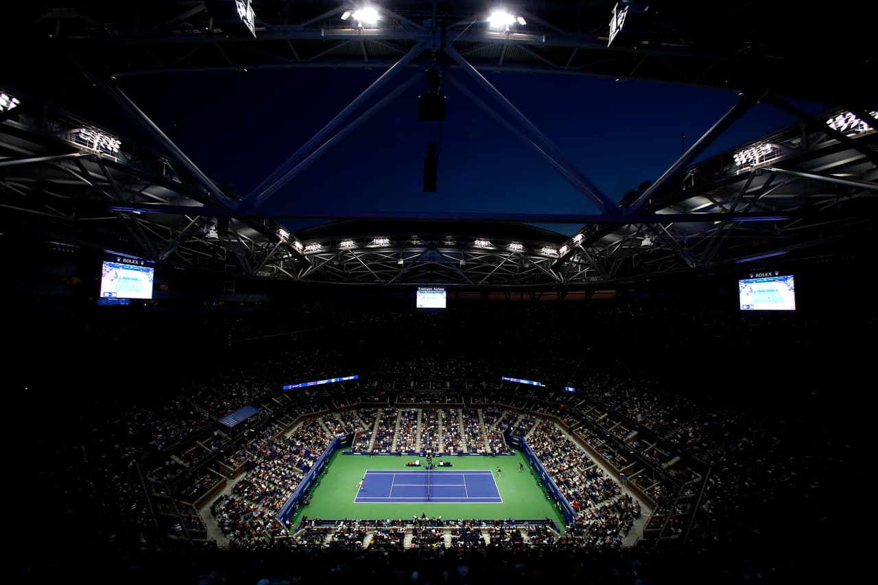 Se cumplió el octavo día de actividades del US Open y las campanadas no se hicieron esperar. Uno de los grandes favoritos ha dicho adiós en el certamen, así como una exnúmero uno del mundo dijo adiós.