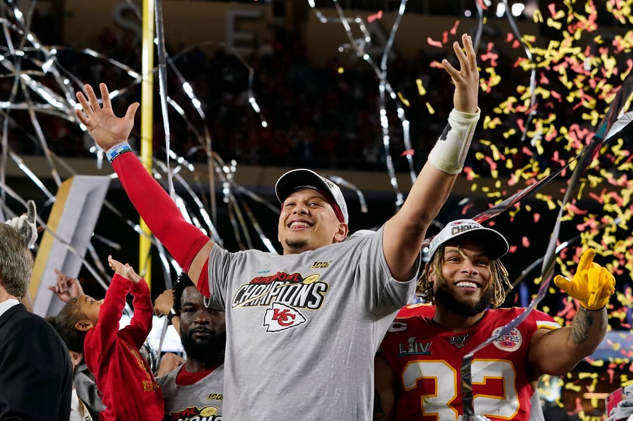 <b>Patrick Mahomes</b>
<br>Hace poco más de tres meses, el QB de Kansas City ahí se coronó, un recuerdo que nunca olvidará ni él, ni los aficionados del actual campeón de la NFL.sPatrick Mahomes
