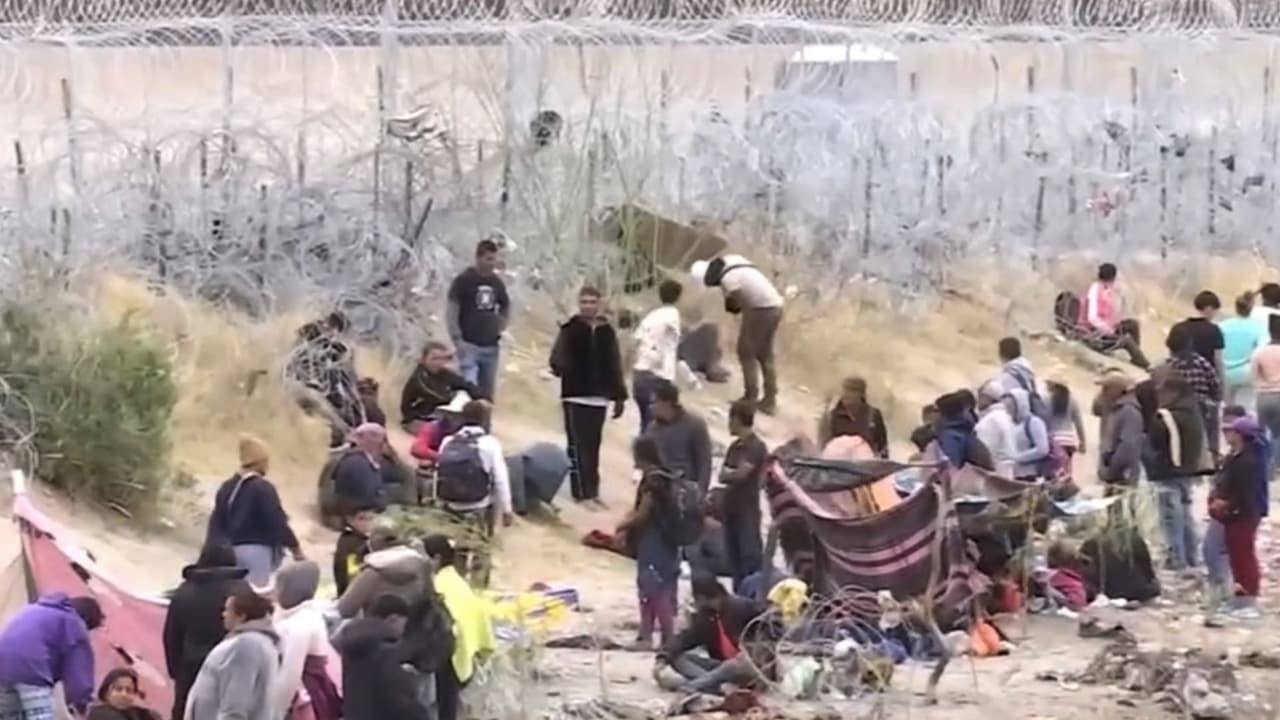 Inmigrantes pasan la Navidad varados en México, lejos de casa y sin opciones para llegar a EEUU