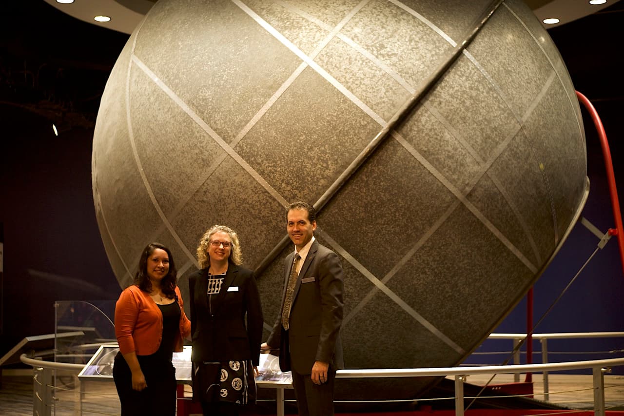 Wallace Atwood, el creador de la esfera, creía een que una persona educada debería conocer el cielo.