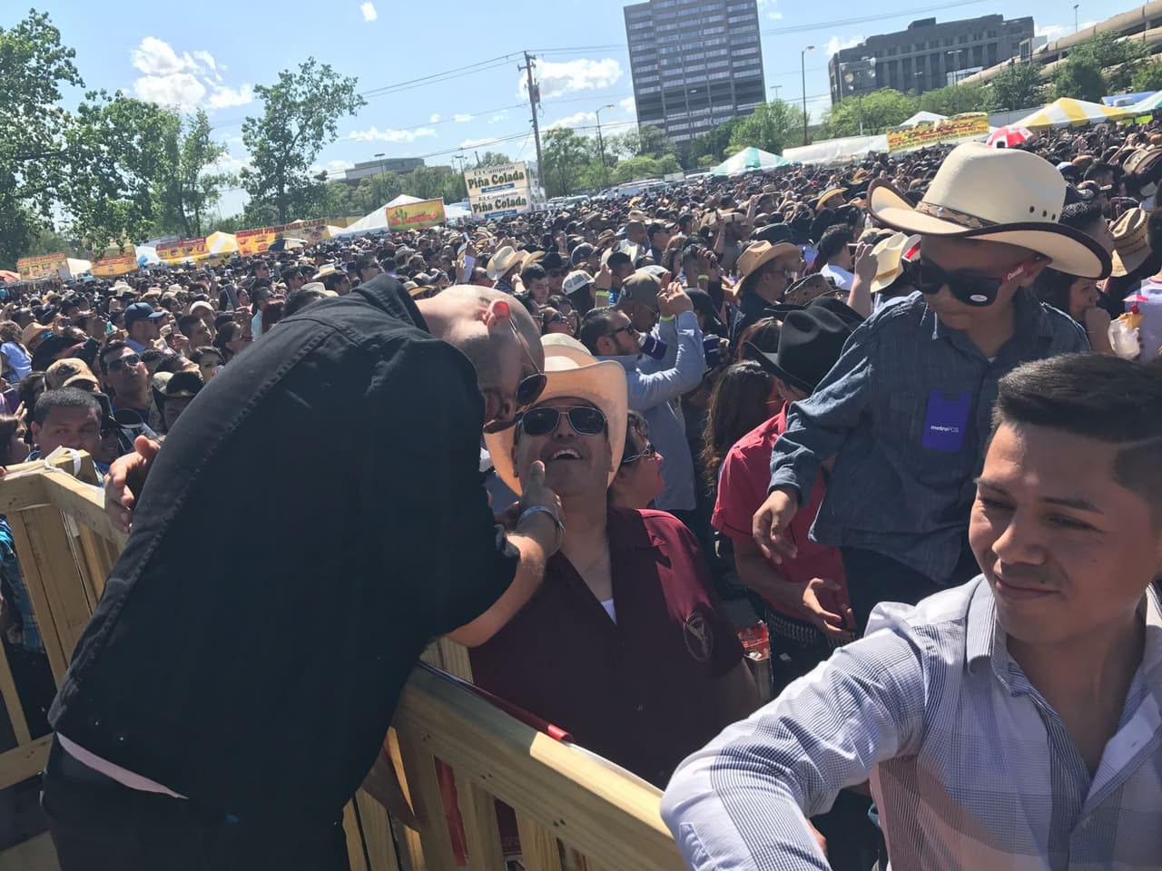 Para Raúl 'El Pelón', Carla Medrano y El Feo será muy difícil borrar de sus mentes lo vivido en la ciudad de los vientos después de este gran evento al lado de La Arrolladora Banda El Limón, Gerardo Ortiz, Calibre 50 y más.