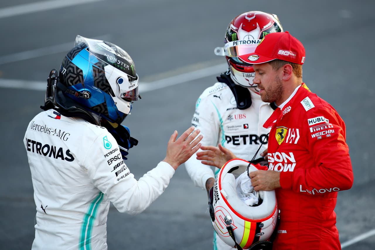 Este sábado se registró una sesión de clasificación accidentada con los choques en la misma curva de Robert Kubica y Charles Leclerc (favorito a la Pole). Al final, los Mercedes lograron el 1-2 con Valtteri Bottas primero y Lewis Hamilton segundo, Sebastian Vettel (Ferrari) tercero, Max Verstappen (Red Bull) cuarto y Sergio 'Checo' Pérez (Racing Point) quinto.
