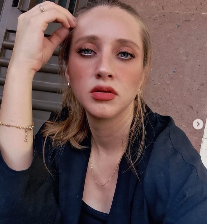 La reacción de Daffne Hoffman ocurrió solo un día después de que ella
<b><a href="https://www.univision.com/famosos/sobrina-ginny-hoffman-denuncia-abuso-reclama-falta-apoyo" target="_blank">llamó "hipócrita" a su tía Ginny </a></b>por no apoyarla cuando ella denunció abuso físico y sexual sufrido por parte de su padre y de un tío.
<br>