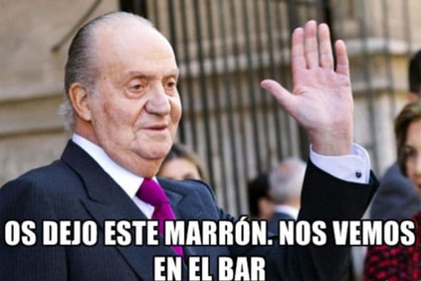 "Os dejo este marrón. Nos vemos en el bar". El chiste aparecía en Twitter poco después del anuncio de la abdicación y corría como la pólvora. (Imagen tomada de las redes sociales)
