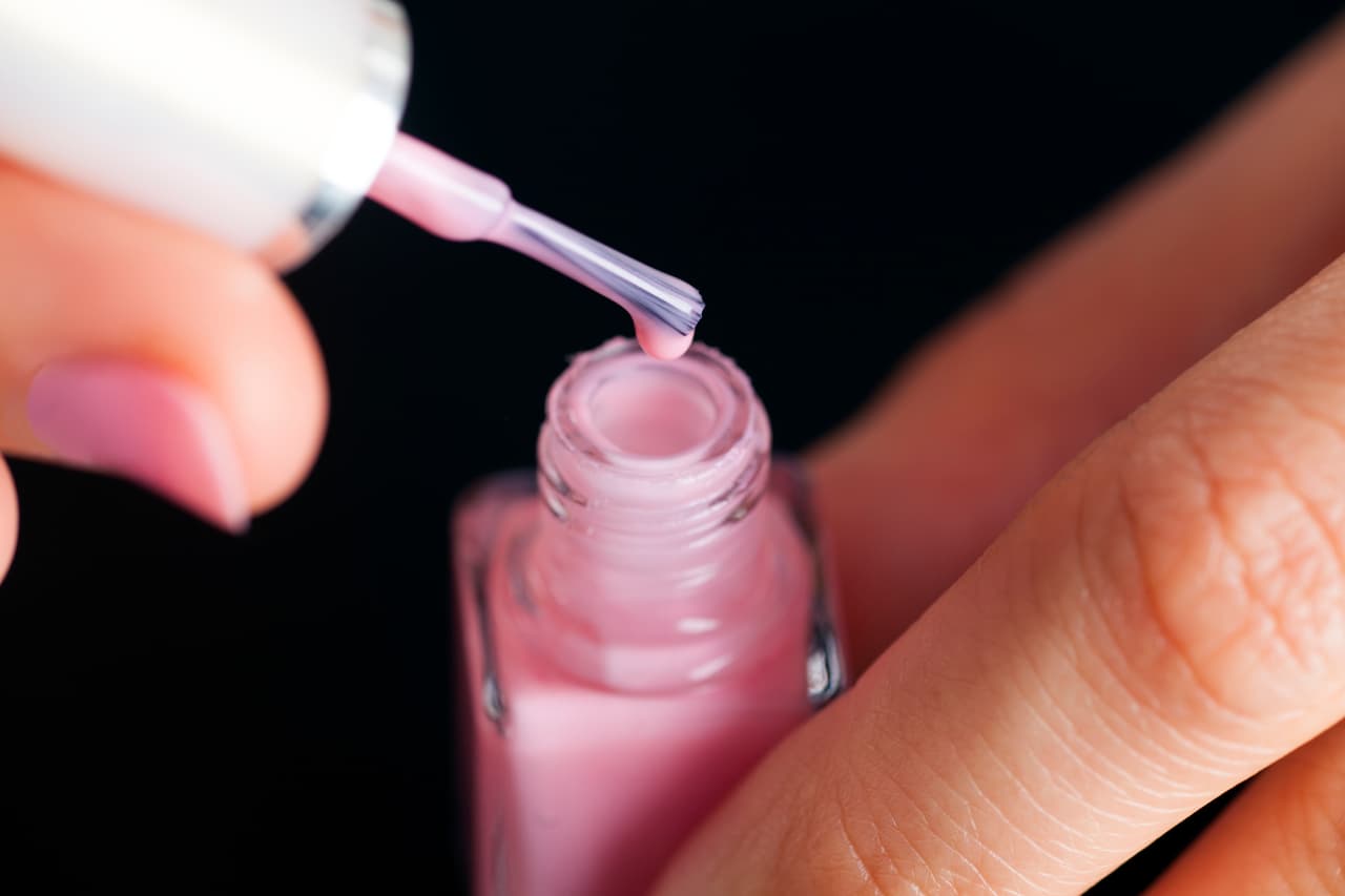 Por su palidez resaltará el color de tu piel.