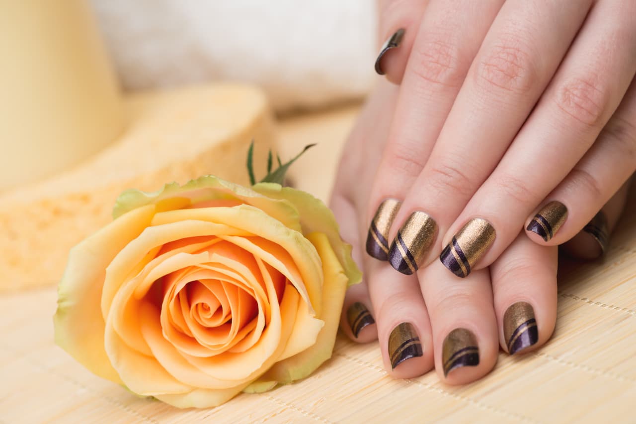 Los dorados y marrones son un 'must-have' para otoño que definitivamente no puede faltar.