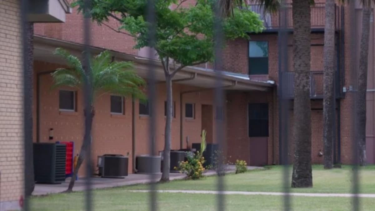 Niñas embarazadas solas y sin médicos lo que hallaron en albergue al sur de Texas