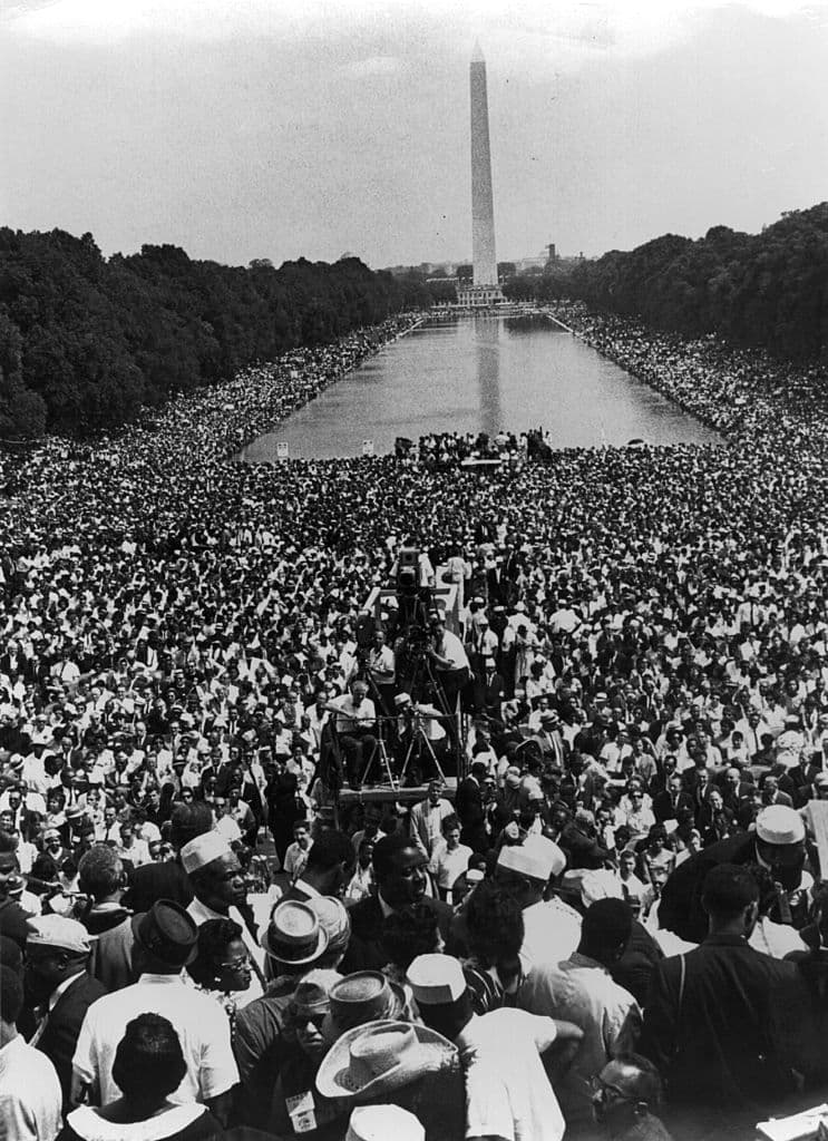 Sus escaleran han sido testigo de numerosos eventos históricos. El 28 de agosto de 1963 cerca de 200,000 personas se congregaron alrededor del memorial a Lincoln al final de una multitudinaria marcha por los derechos civiles que concluyó con el discurso de Martin Luther King 'I Have A Dream'.