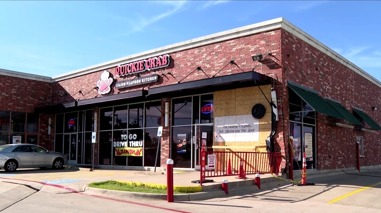 Lewisville: accidente y robo marcan semanas difíciles para negocio