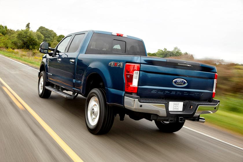 <b>12) Excelente valor de reventa</b>
<br>La Serie-F de Ford mantiene muy bien su valor a través del tiempo y regularmente aparece en Kelley Blue Book como uno de los ganadores del premio al “Best Resale Value Awards”. Dependiendo de la condición, se sabe que pueden retener el 50% de su valor en un periodo de hasta 5 años. Esto lo ubica 25% por encima del promedio y parte de esto es porque dueños de las pickups de Ford los conservan mas tiempo que el resto.