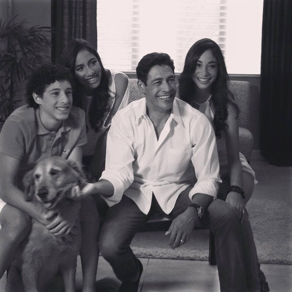 Johnny tiene unos hijos a todo dar, Nathalia, Thalía y Jean Gabriel .