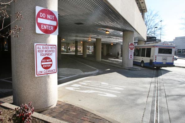 Una persona muere apuñalada tras una pelea en un metrobús en Wheaton