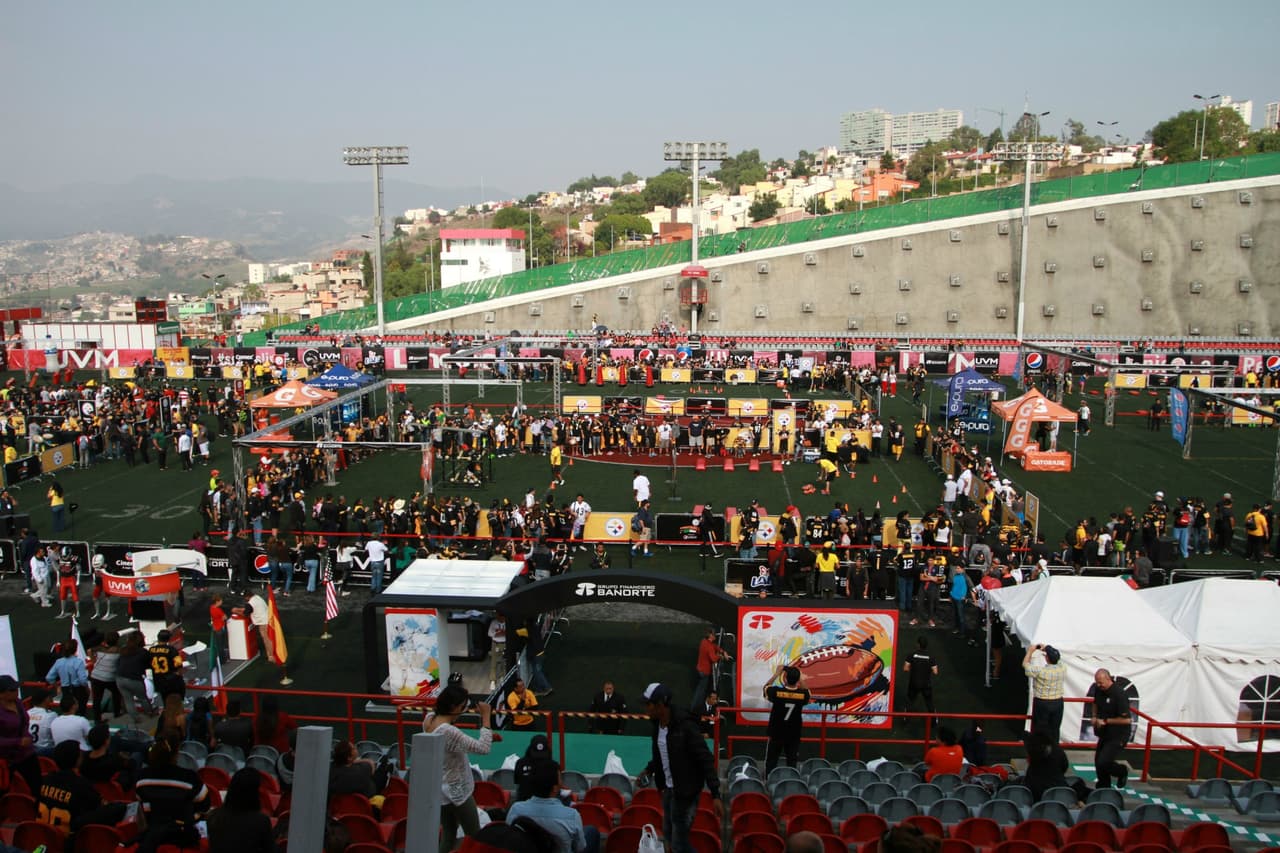 Jóvenes y niños acudieron a las clínicas impartidas por leyendas de los Steelers en México. Checa las mejores tomas.