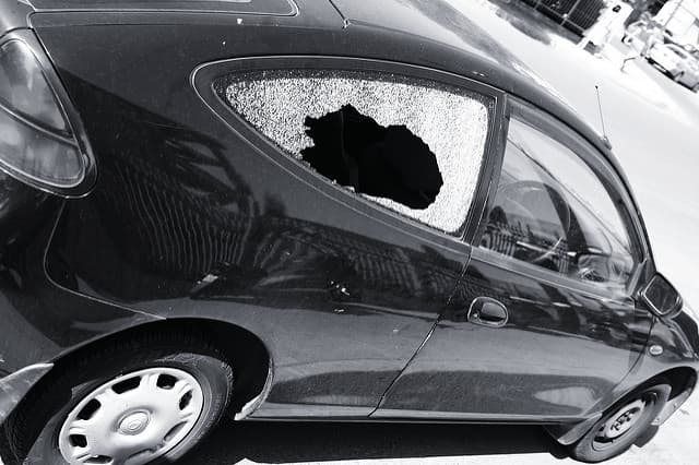 ¿Es realmente necesario cerrar el auto con seguro?