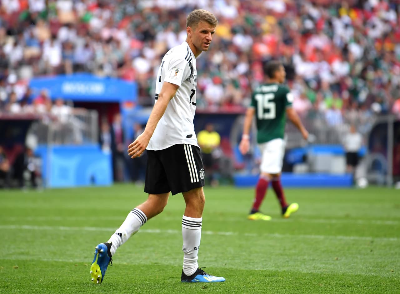 <b>Thomas Müller: </b>el mediocampista del Bayern Múnich comenzó muy activo, llegando a línea de fondo y marcando diagonales. Con el paso de los minutos entró en el desespero y se nubló. Sobre el final del partido fue amonestado con una amarilla al cortar un contragolpe de Herrera.