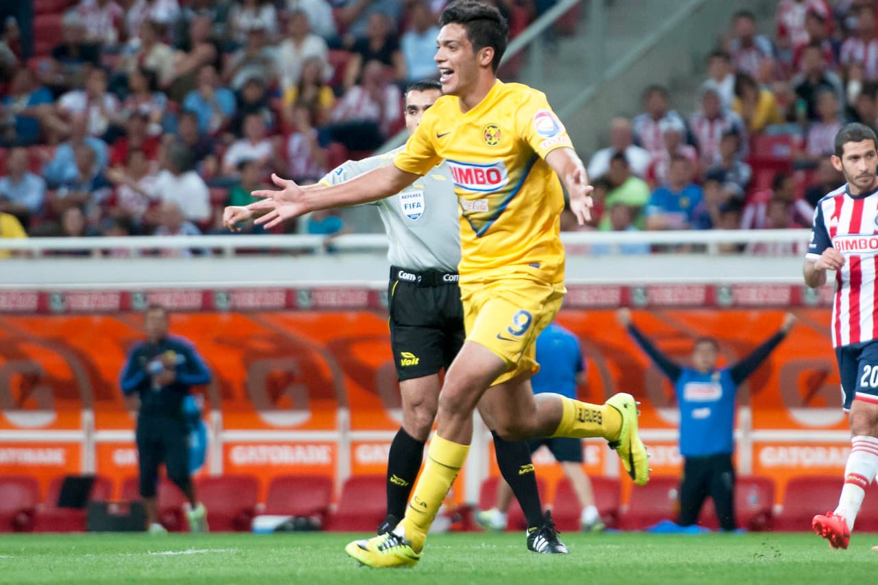 <b>Chivas no podía faltar</b>
<br>Durante su paso antes de llegar al futbol europeo le dejó buenos dividendos ante el odiado rival Chivas de Guadalajara, tras haber marcado cuatro goles en su contra.