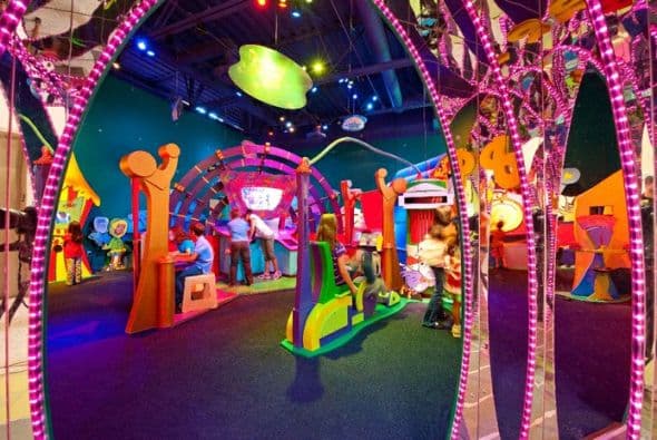 MUSEO DE LOS NI'OS DE HOUSTON - Este museo de alta tecnología recientemente duplicó su tamaño a 90 mil pies cuadrados de espacio para exposiciones, la mayoría de ellas interactivas, tiene varias galerías de exhibición al aire libre.