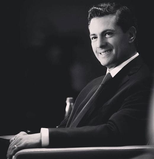 Después de analizar las fotografías del mandatario, resaltó que Peña Nieto había dejado de usar la argolla desde el 7 de septiembre de 2018.