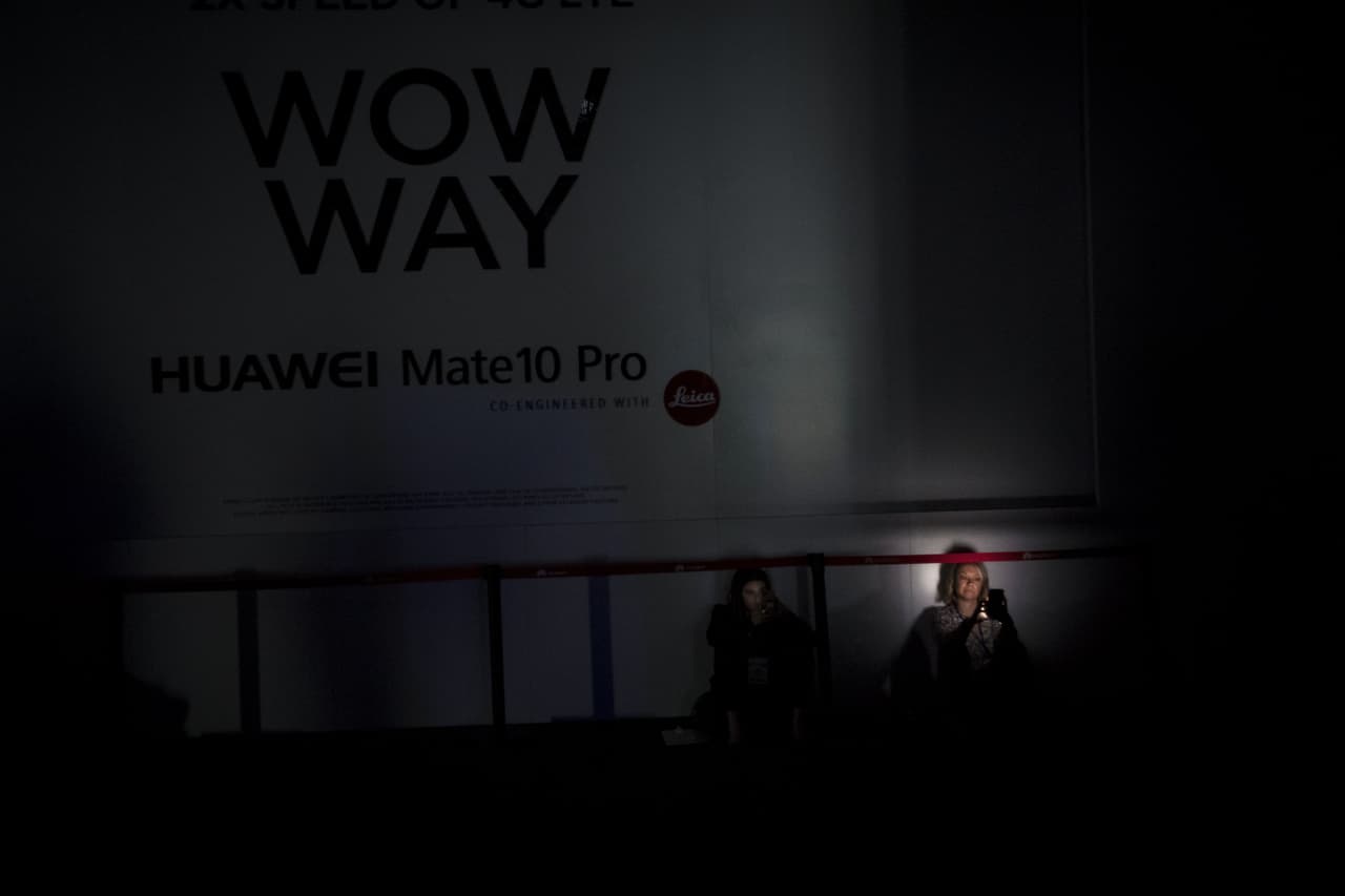 Algunos visitantes se mantuvieron sentados en el suelo durante la falla eléctrica.