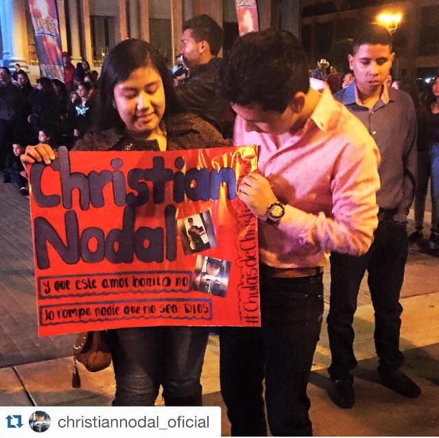 "No tengo ni palabras para definir lo bello que se siente contar con tanto apoyo y cariño, solo sé que las amo por todo lo que hacen", les escribió Nodal a sus 'Chulas' luego de que se las encontró en una de sus presentaciones por la República Mexicana.