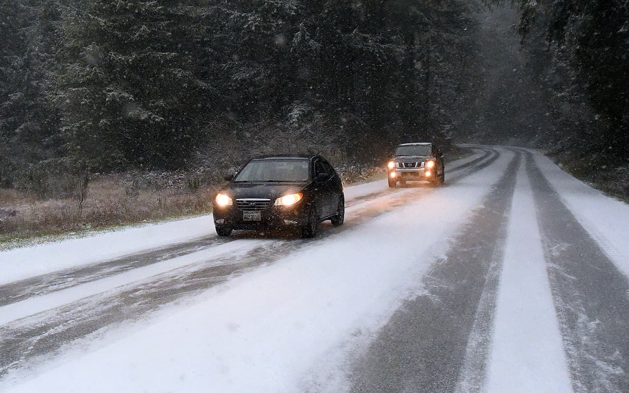 Cómo manejar en la nieve: 9 consejos para proteger tu vida