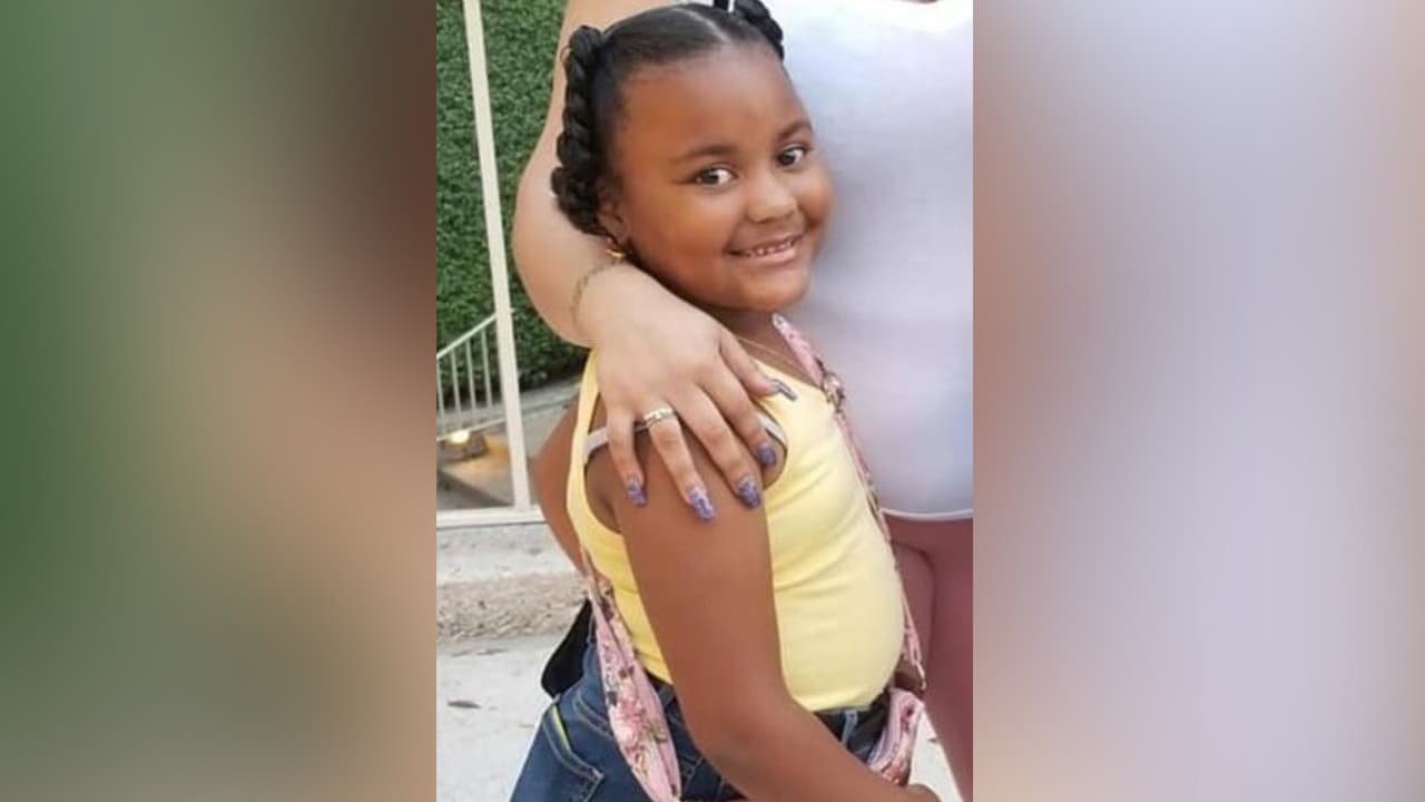 Las autoridades solicitan ayuda de la comunidad con información que ayude a esclarecer este caso y ofrecen hasta 5,000 dólares por información que ayude a identificar a los sospechosos.