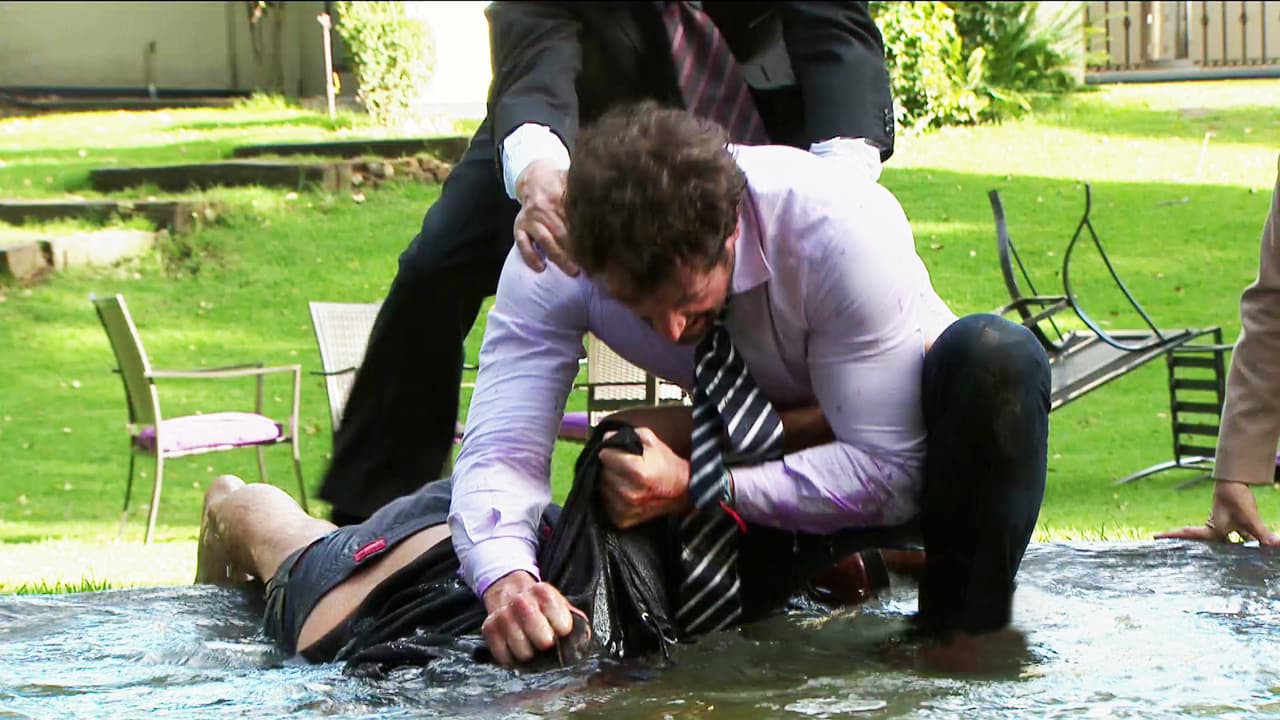 ¡Ahhh! Pero Max se puso como fiera al enterarse, ¡y le dio la golpiza de su vida!