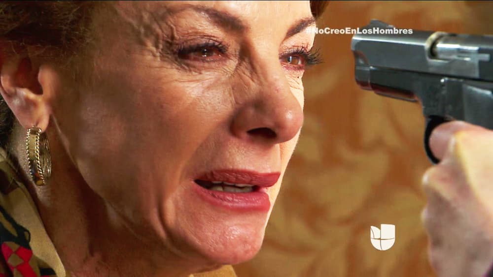 Úrsula no dio un paso atrás en su mentira.