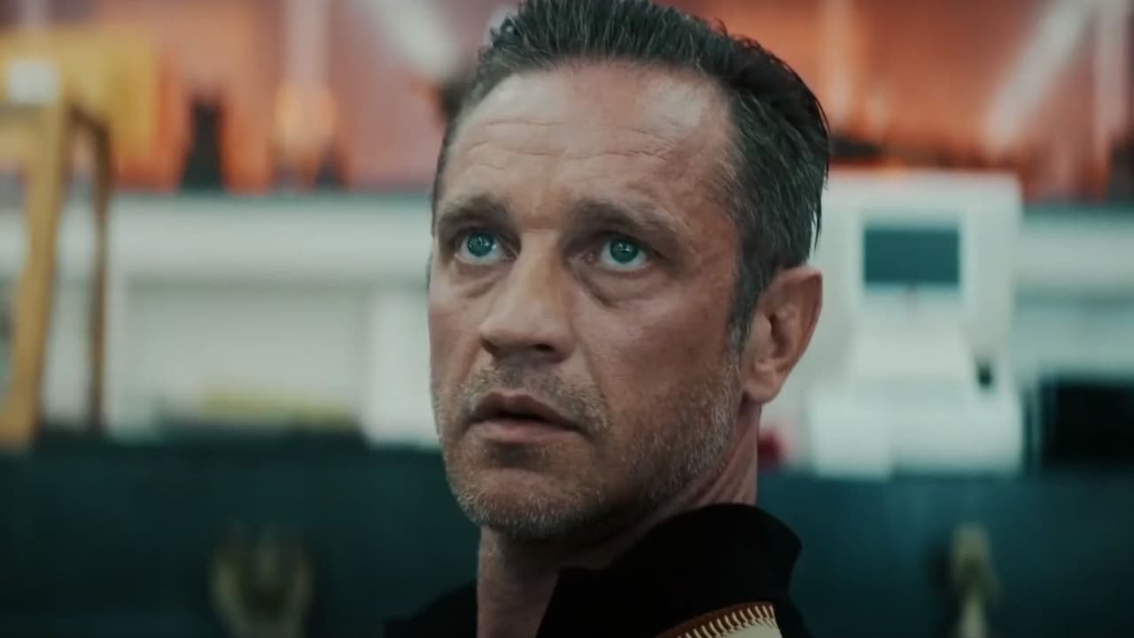 Actualmente el actor canadiense es padre de dos hijos y luce irreconocible. En su carrera reciente ha salido en ‘MacGyver’ de ‘Philly Kid’ de 2012 (
<a href="https://vix.com/es-es/detail/video-4179867?utm_medium=internal_referral&utm_source=univision&utm_campaign=evergreen&utm_content=ed_entertainment&utm_term=slideshow">en ViX puedes ver ‘Philly Kid’ gratis</a>), ‘Hunter Hunter’ de 2020, ‘Chucky’ de 2021 y ‘Gasoline Alley’ (2022).