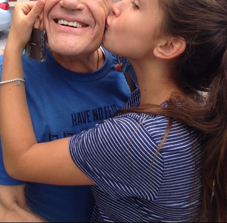 "Papi... Hoy hace un año que te me fuiste, hoy hace un año que perdí una parte de mi corazón, hoy hace un año te sigo rezando y recordando en cada momento, en cada lugar, en cada instante", comenzó diciendo.