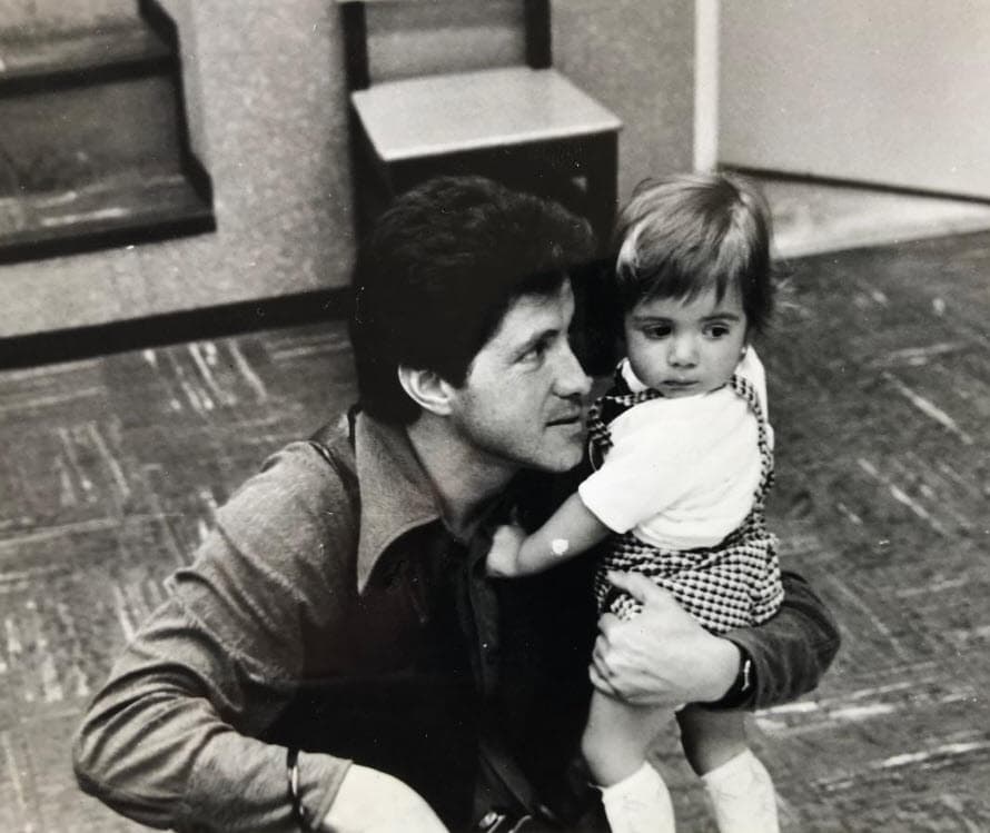 Sergio Bonilla y su padre han iniciado ensayos para una obra de teatro donde trabajarán juntos y que se presentará en México. Eso ha servido para ver los avances que ha tenido el artista de legendarias telenovelas como 'Viviana', de 1978.
<br>