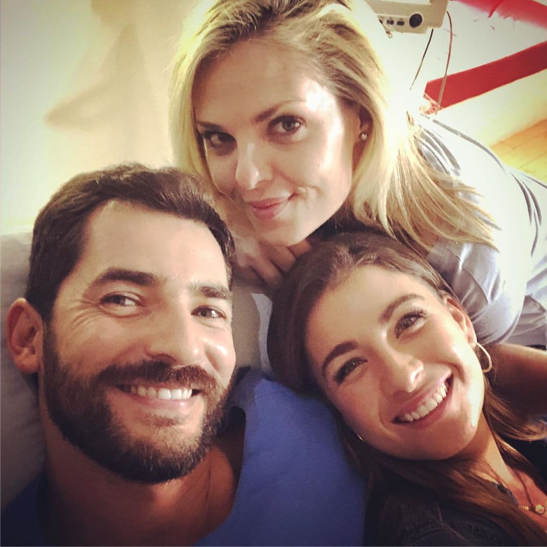 Otros que se divirtieron fuera y dentro del set fueron
<b> Manuel Balbi, Paloma Ruiz y Natasha Domínguez</b>, cuyos personajes de Ana, Claudia y Héctor no pasaron desapercibidos.
