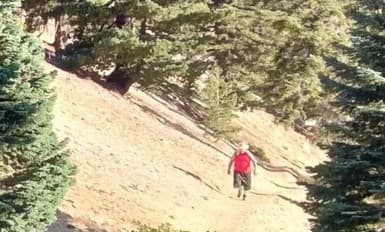 “Todo nos parece sospechoso”: la foto de la misteriosa desaparición de un hispano en una montaña en California 